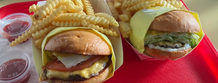 Pool Burger is one of Lugares favoritos de Troy.