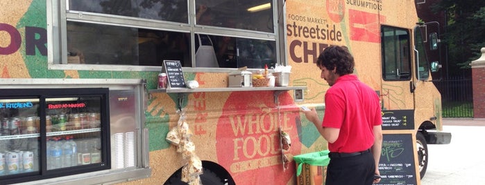 Whole Foods Street Side Cafe is one of Posti che sono piaciuti a Ava.