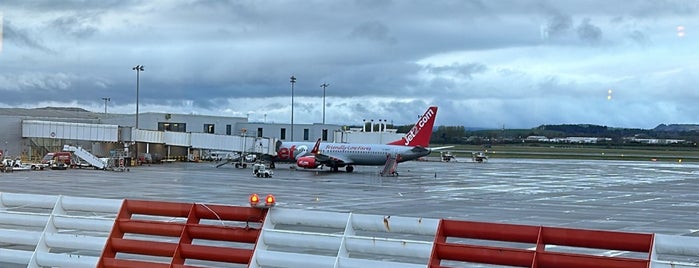 Glasgow International Airport (GLA) is one of Aeroporto.