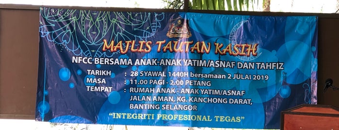 Tanah Perkuburan Islam Kanchong Darat is one of aduhhh.