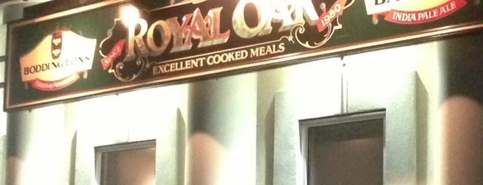 Royal Oak Pub is one of Tempat yang Disukai Steve.