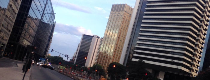 Av. Córdoba y Av. Leandro N. Alem is one of Esquinas E1.