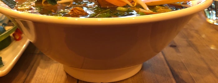 Pho is one of Victoriaさんの保存済みスポット.