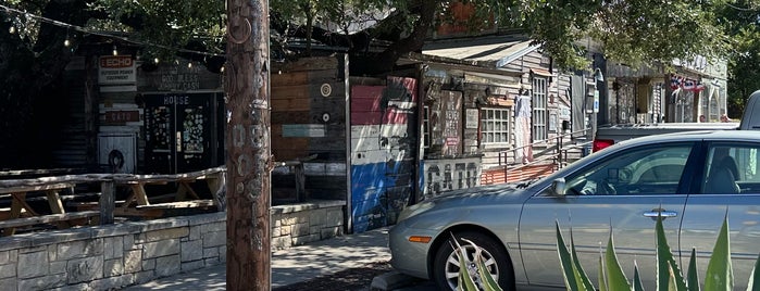 Mean Eyed Cat Bar is one of New Austin.
