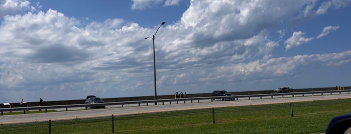 Chesapeake Bay Bridge Tunnel Observation Area is one of Locais curtidos por O. WENDELL.