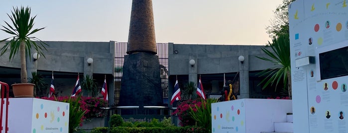 14 October 73 Memorial is one of Historic Landmarks.