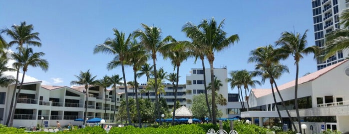 Golden Strand Resort is one of Locais curtidos por Ernesto.