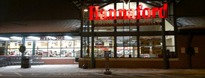 Hannaford Supermarket is one of Locais curtidos por Natasha.