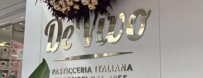 Bar De Vivo is one of Napoli.