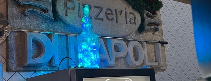 Pizzeria di Napoli is one of Napoli locali: checked.