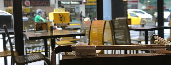 Yellow Cab Pizza Co. is one of สถานที่ที่บันทึกไว้ของ Kimmie.