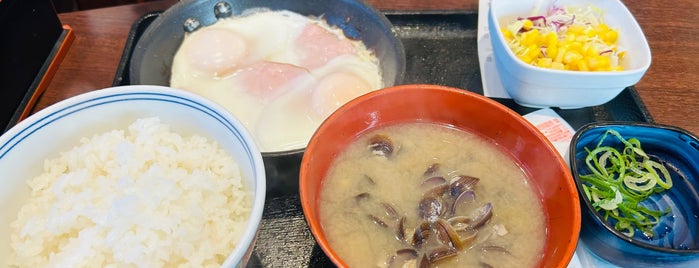 Yoshinoya is one of 新宿ランチ (Shinjuku lunch).