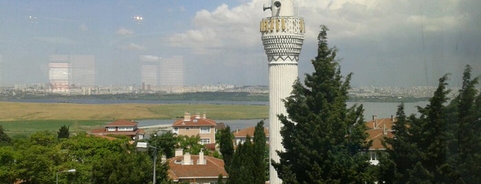 Firuzköy Kent Evi is one of Orte, die 👑 PeRvİnn👑 gefallen.
