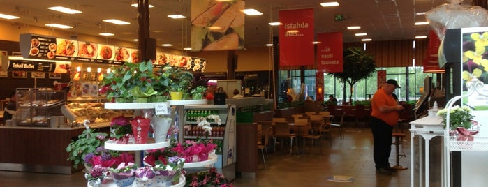 Shop&Deli Kivihovi is one of Tempat yang Disukai Timo.