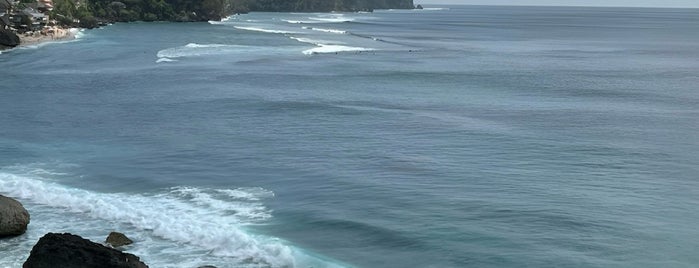 EL Kabron Cliff Club is one of Bali.