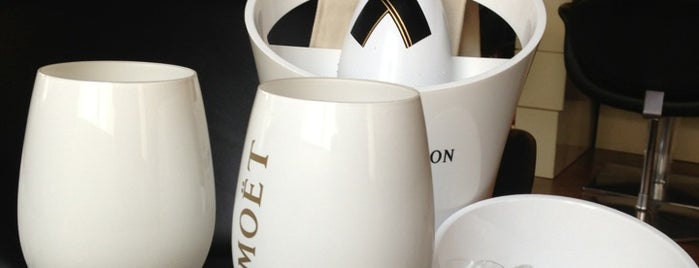 Le Moët is one of Evelineさんのお気に入りスポット.