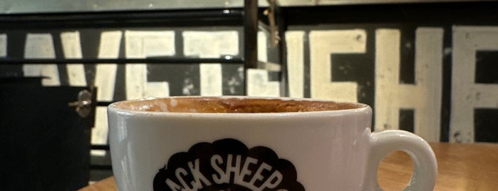 Black Sheep Coffee is one of Paris Places To Eat At.