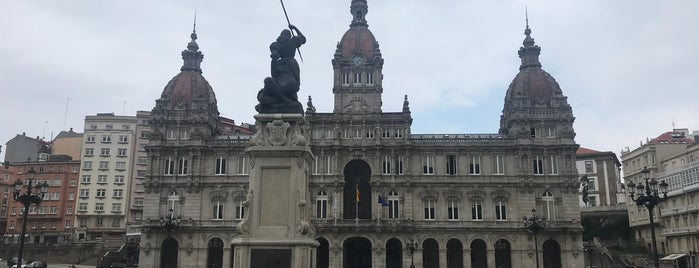Estatua de María Pita is one of Conocer Coruña en un día.