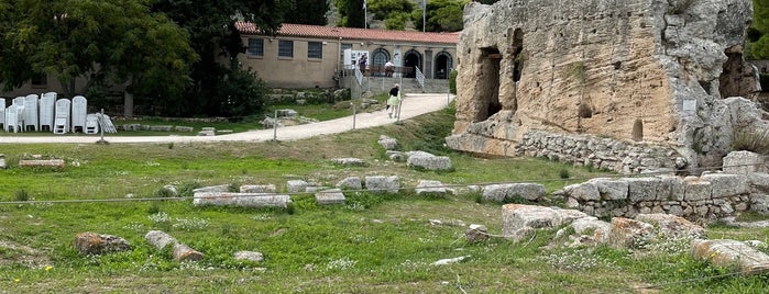 Archaeological Museum of Ancient Corinth is one of สถานที่ที่ Valentin ถูกใจ.