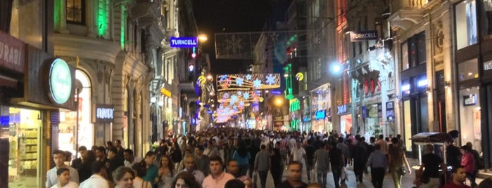 İstiklal Avenue is one of haftasonu   kaçamağı.