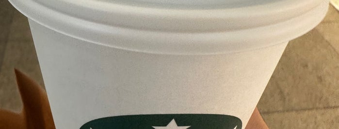 Starbucks is one of よく行く.