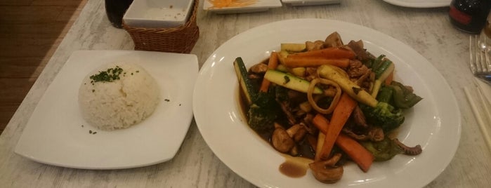 Senz Nikkei Restaurant is one of Gianni'nin Beğendiği Mekanlar.