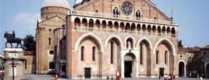 Basilica di Sant'Antonio da Padova is one of I 10 luoghi imperdibili di Padova.