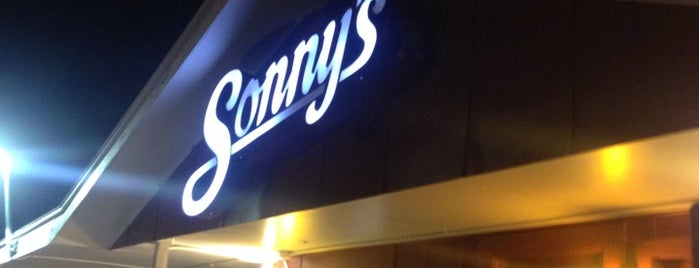 Sonny's BBQ is one of Tempat yang Disukai Fenrari.