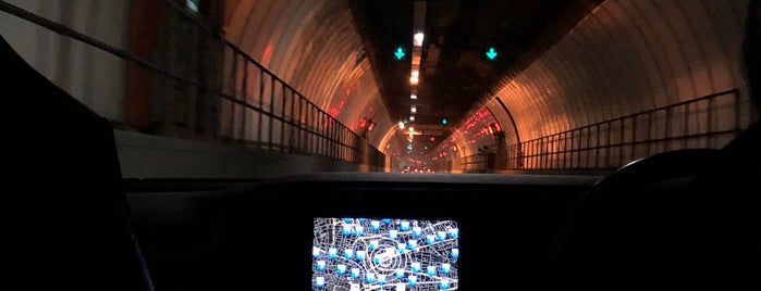 Blackwall Tunnel Northern Approach is one of Lewisさんのお気に入りスポット.