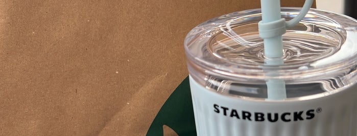 Starbucks is one of Locais curtidos por Amal.