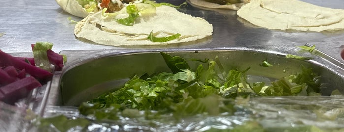 Falafel Al Sham is one of مطاعم 2.