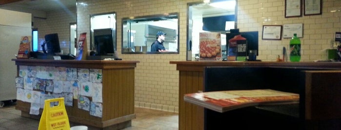 Pizza Hut is one of สถานที่ที่บันทึกไว้ของ Kenny.