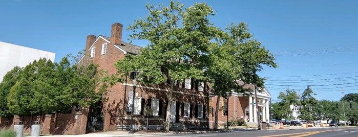 Mary Todd Lincoln House is one of สถานที่ที่บันทึกไว้ของ Lizzie.