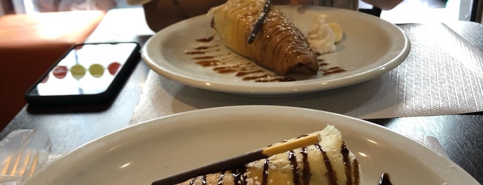Hachi Crepe e Café is one of renataさんのお気に入りスポット.