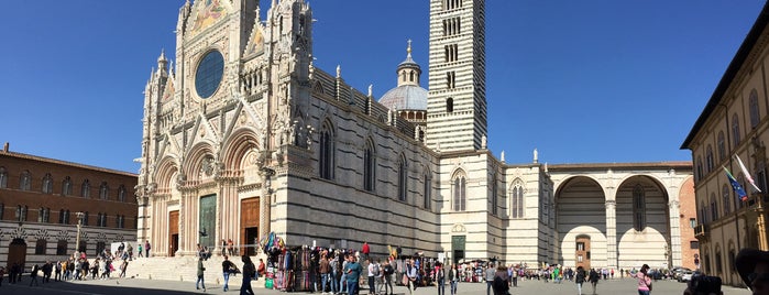 Duomo di Siena is one of Tempat yang Disimpan Fabio.