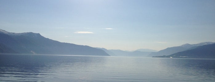 Balestrand is one of Lieux qui ont plu à Vanessa.