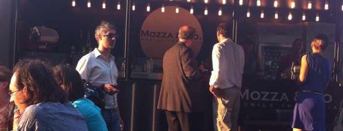 Mozza & Co is one of A table ! - Paris.