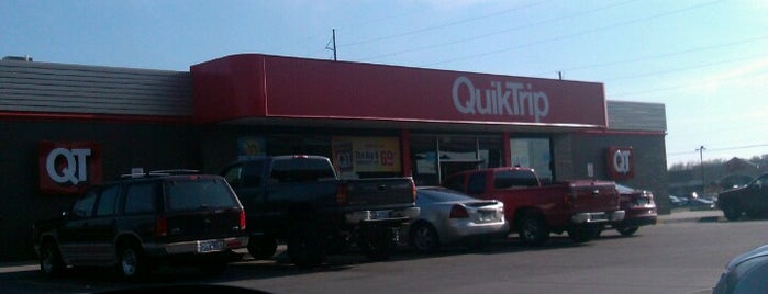 QuikTrip is one of สถานที่ที่ Josh ถูกใจ.