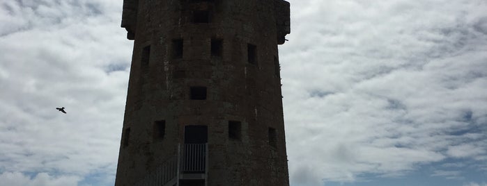Le Hocq Tower is one of Tempat yang Disukai David.