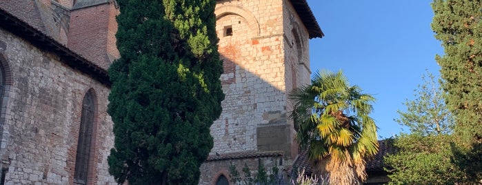 Place du Cloître Saint-Salvy is one of Albi.