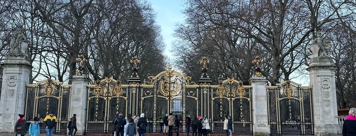 Canada Gate is one of Around The World: London.