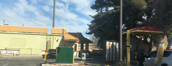 McDonald's is one of สถานที่ที่ Chad ถูกใจ.