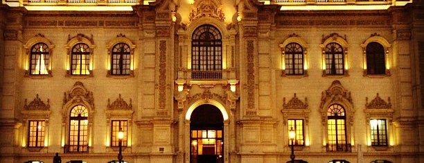 Palacio de Gobierno is one of Lieux qui ont plu à Karla.