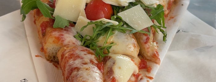 Gino Sorbillo  - Pizza Gourmand is one of Milano.