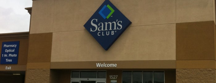 Sam's Club is one of สถานที่ที่ Chaz ถูกใจ.