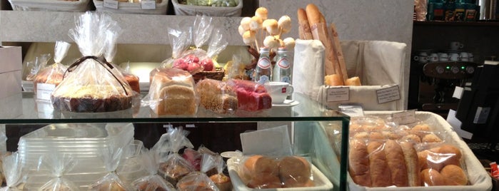 Savor Bakery is one of L.さんのお気に入りスポット.