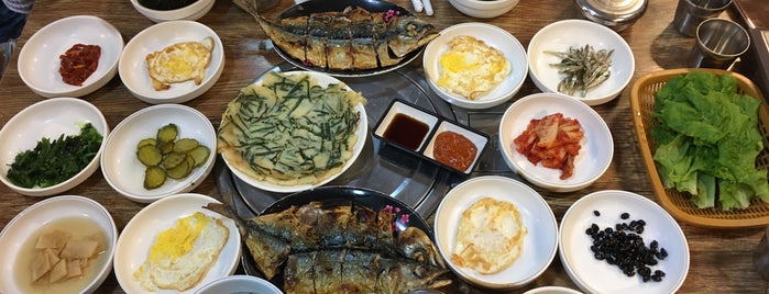 Yong Hae Ro Korean Restaurant is one of Orte, die Hendra gefallen.