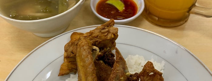 Ayam Goreng Tojoyo 3 (Jokteng) is one of Kuliner Jogja.