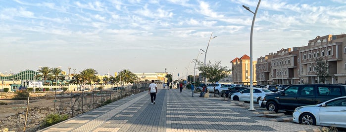 Al Nafal District Walk is one of Lugares guardados de Queen.