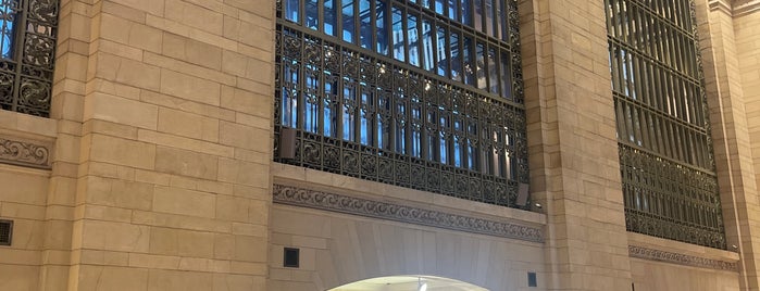 Apple Grand Central is one of Shopping.
